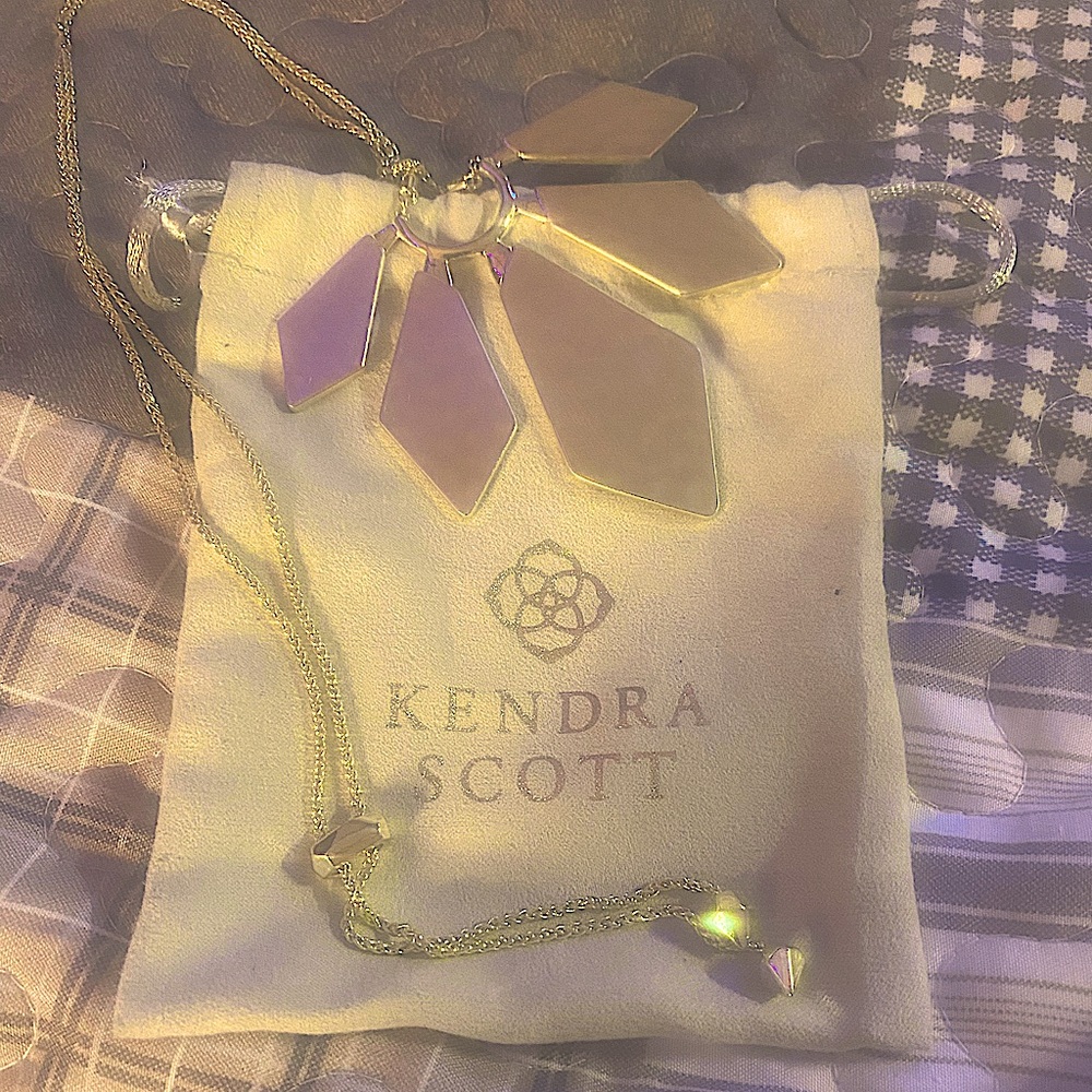 Kendra Scott The Mari Gold Long Pendant Necklace with bag